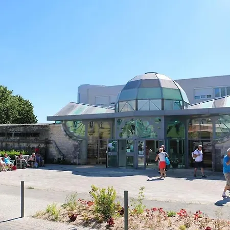 Cote Cour - En Plein Centre-ville & Proche Des Thermes Daire
