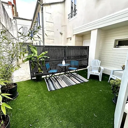 Cote Cour - En Plein Centre-ville & Proche Des Thermes * Rochefort (Charente-Maritime)