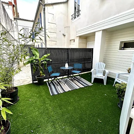 Daire Cote Cour - En Plein Centre-ville & Proche Des Thermes *