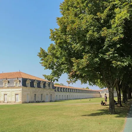 Cote Cour - En Plein Centre-ville & Proche Des Thermes *