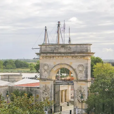 Cote Cour - En Plein Centre-ville & Proche Des Thermes *