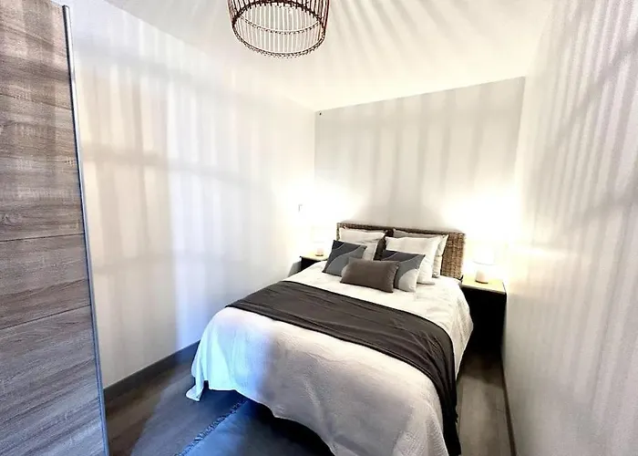 Côté Cour - En Plein Centre-ville&proche Des Thermes Rochefort (Charente-Maritime)