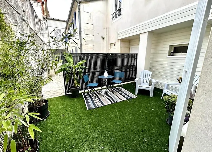 Côté Cour - En Plein Centre-ville&proche Des Thermes * Rochefort (Charente-Maritime)